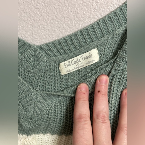 Women’s Full Circle Trends Sweater - Picture 4 of 7